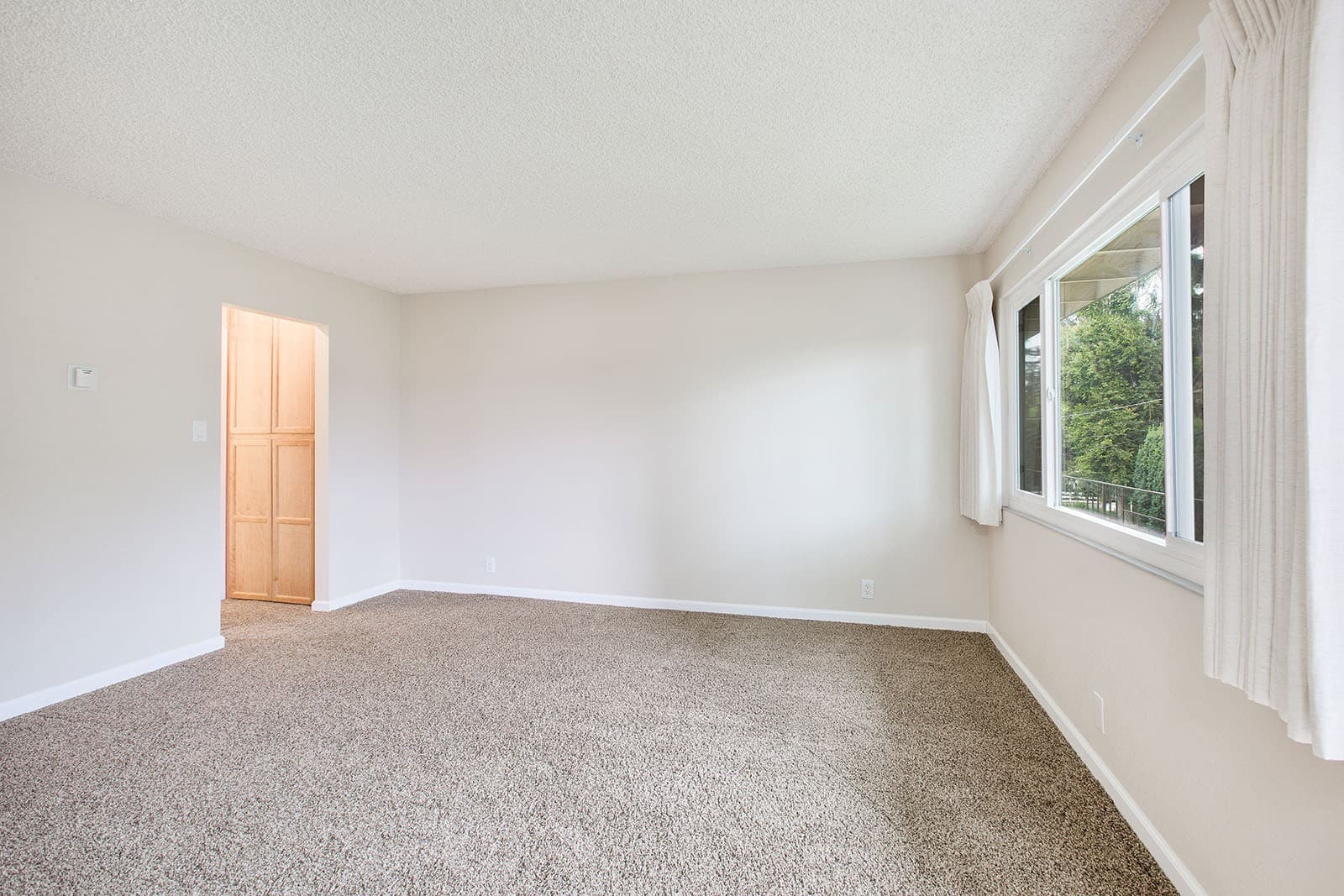 Castro Valley Apartment: 20327 Forest Ave