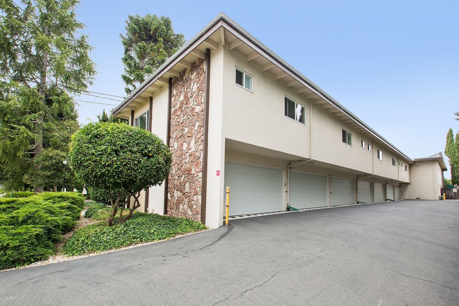 Castro Valley Apartment: 20327 Forest Ave