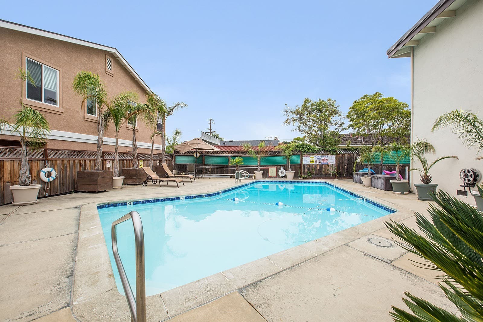 Castro Valley Apartment: 20327 Forest Ave