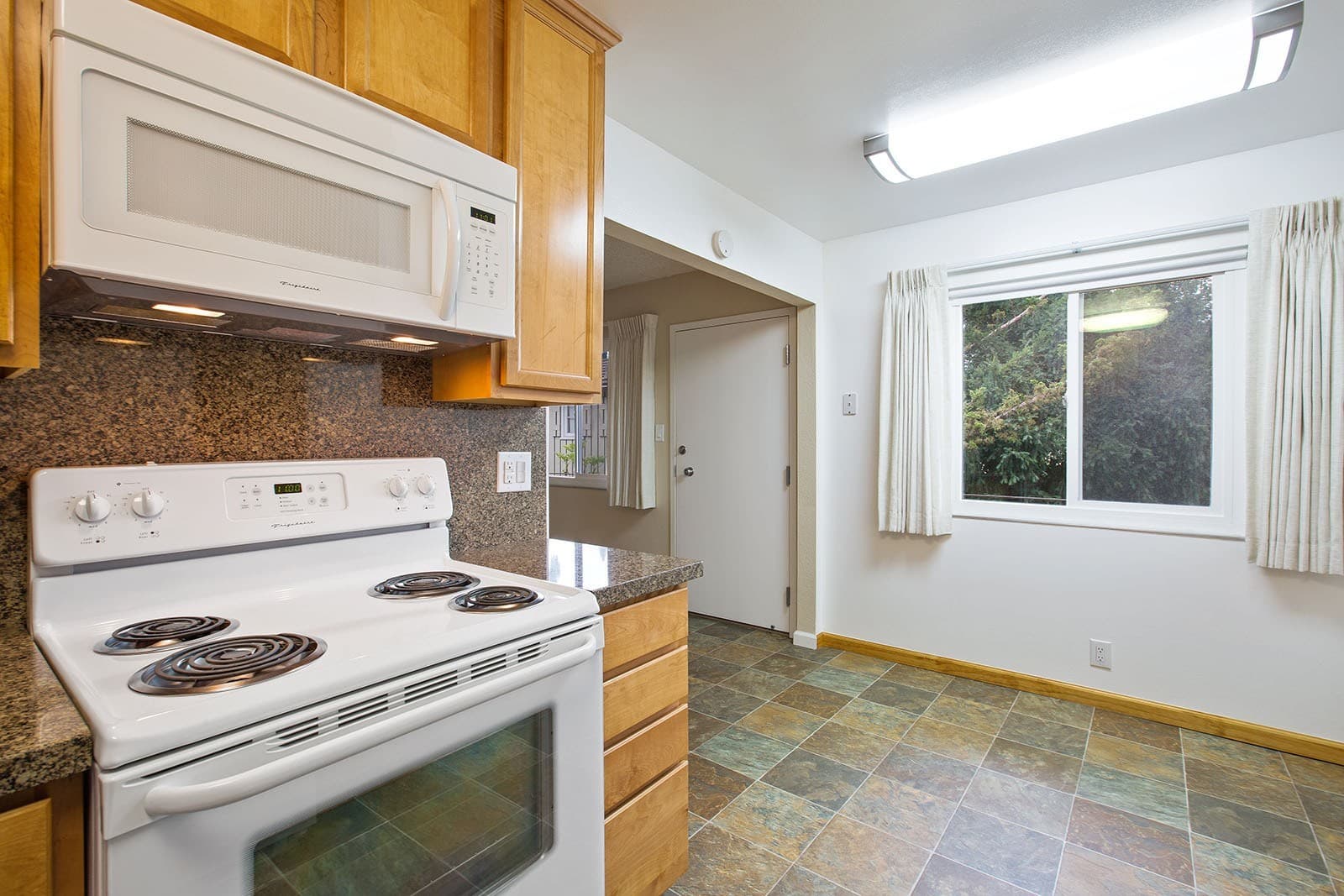 Castro Valley Apartment: 20327 Forest Ave