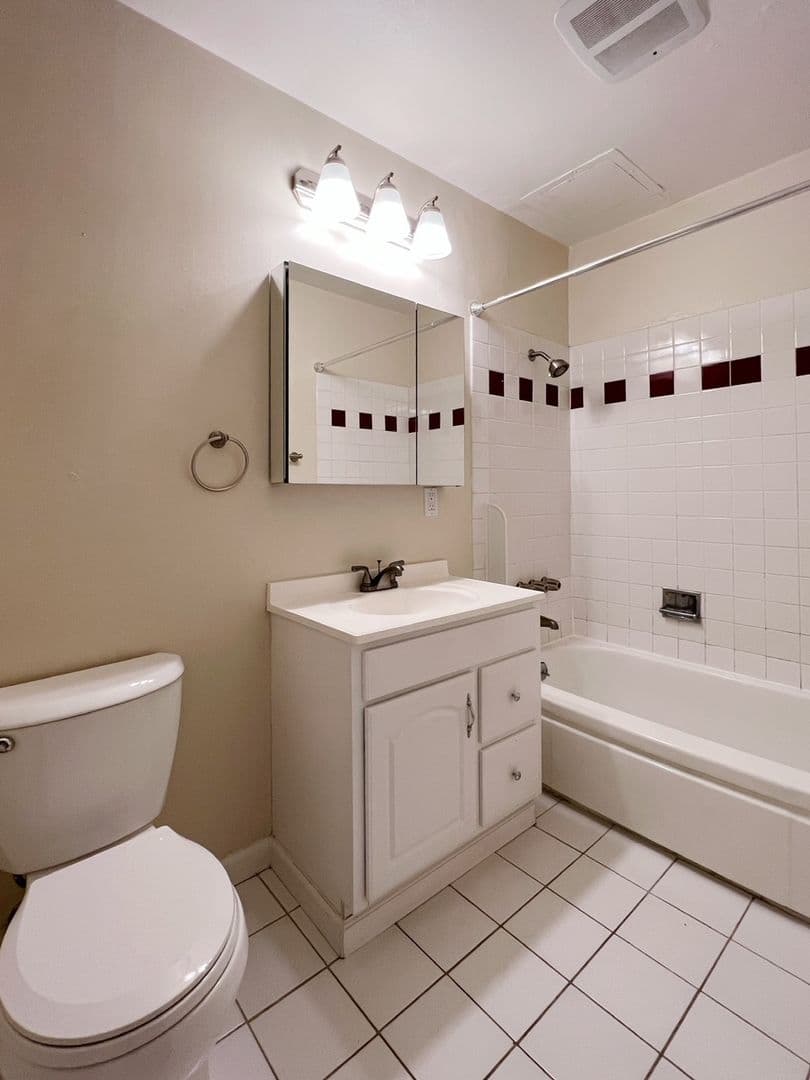 Oakland Apartment: 418 Vernon Street