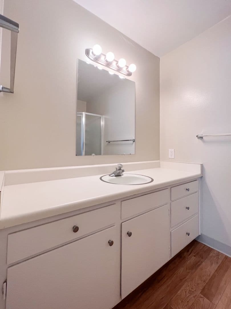 Moraga Apartment: 680 Moraga Road