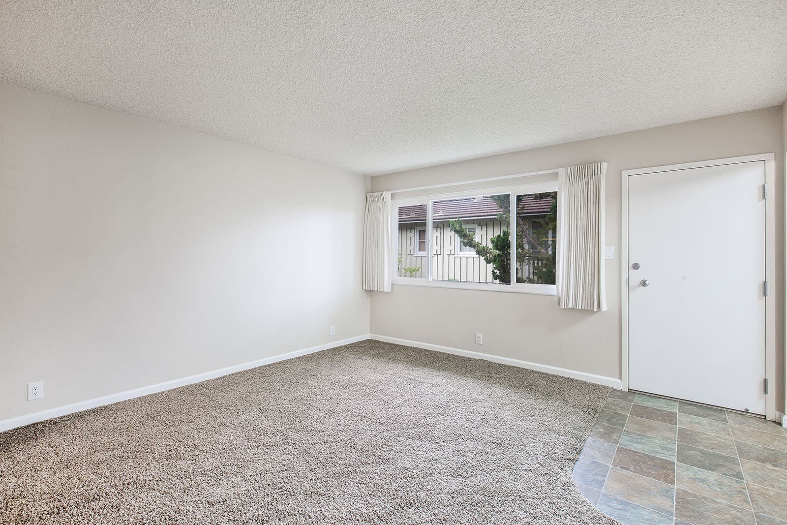 Castro Valley Apartment: 20327 Forest Ave