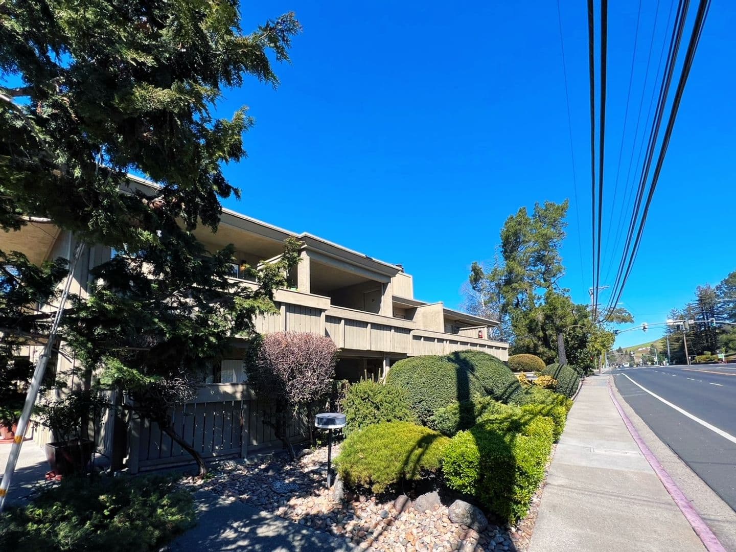 Moraga Apartment: 680 Moraga Road