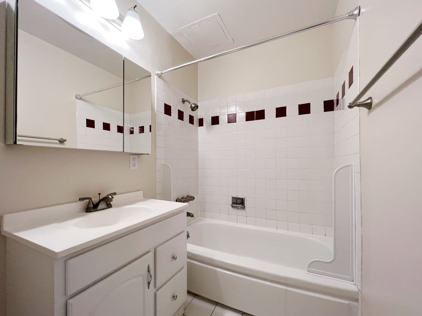 Oakland Apartment: 418 Vernon Street