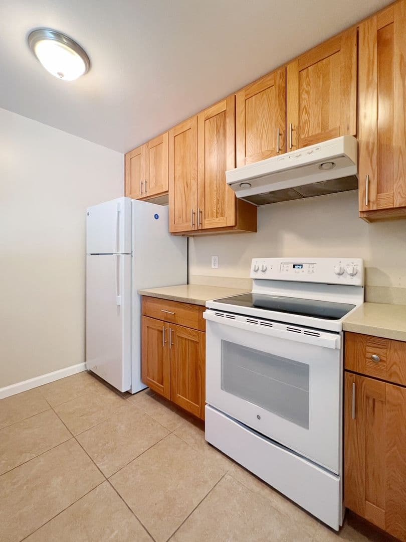 Moraga Apartment: 680 Moraga Road