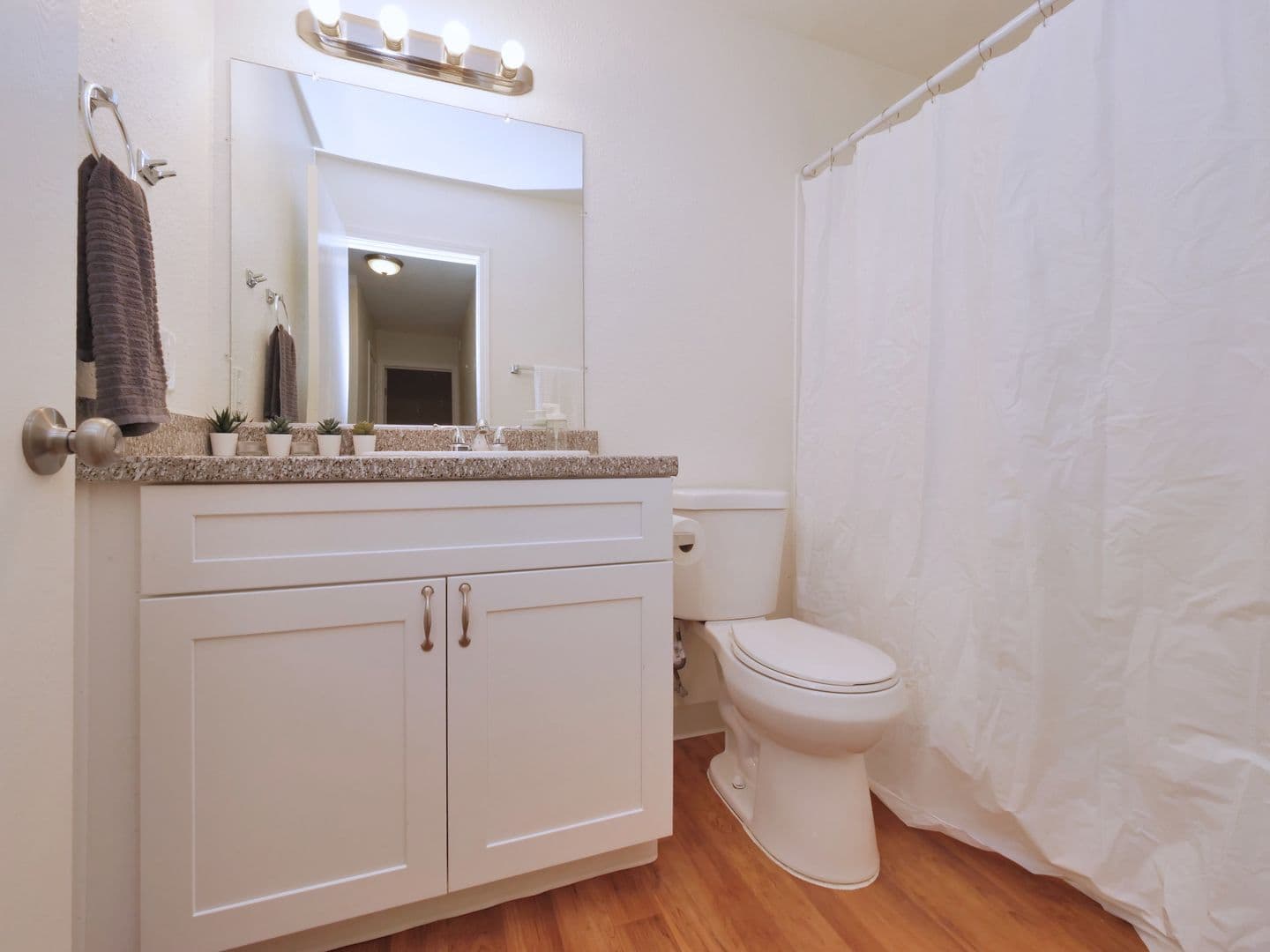 Sacramento Apartment: 8180 Center Pkwy