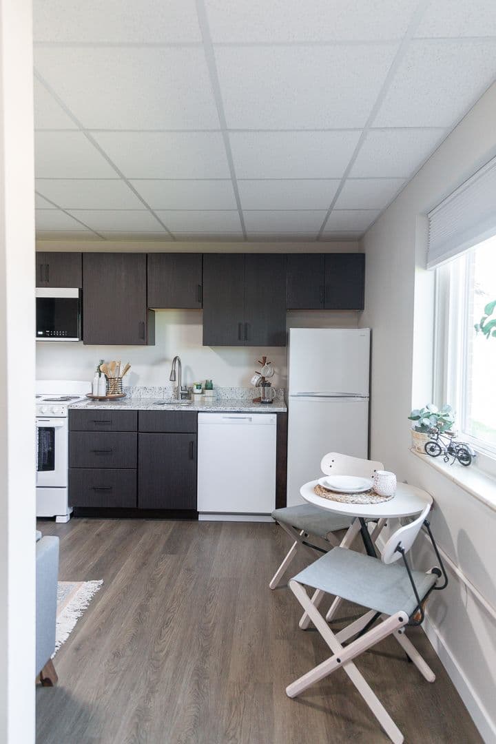 Chilton Apartment: 810 Memorial Drive