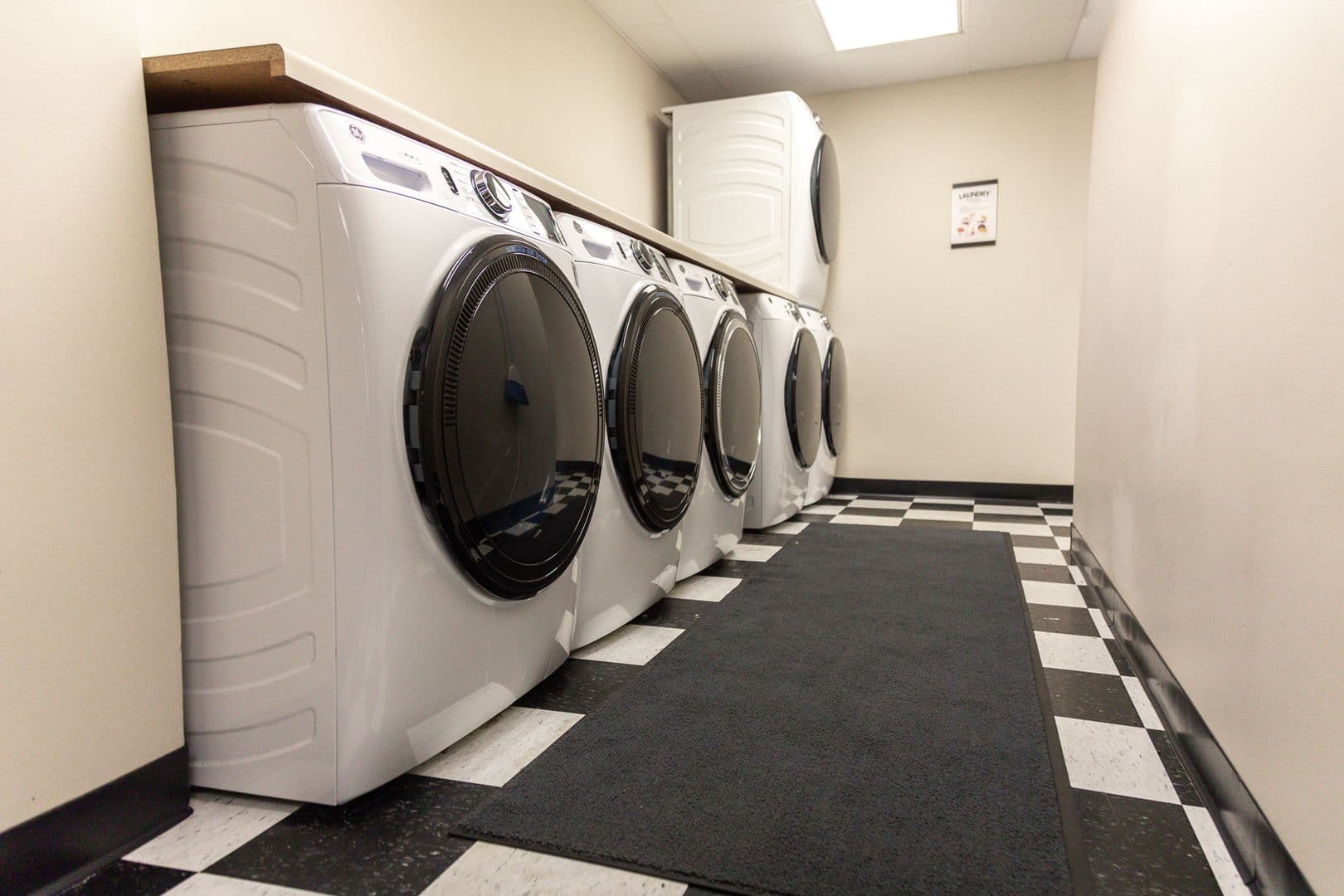 Neenah Apartment: 125 Byrd Ave