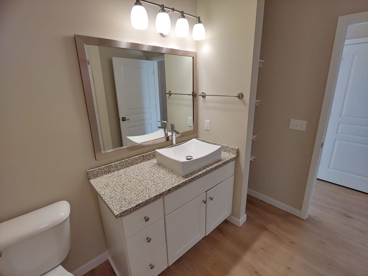 Madison Apartment: 550 Junction Rd