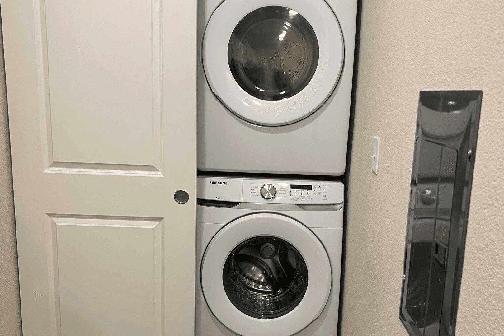 Plover Apartment: 3055 Village Park Dr