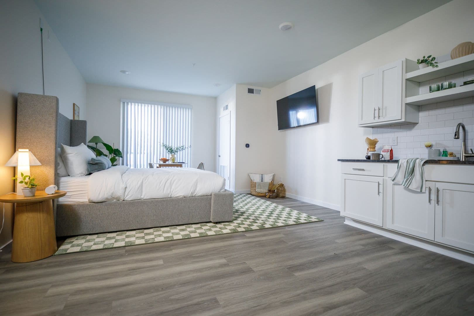 Stevens Point Apartment: 209 Division St