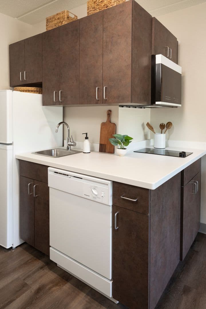 Schofield Apartment: 6001 Alderson St