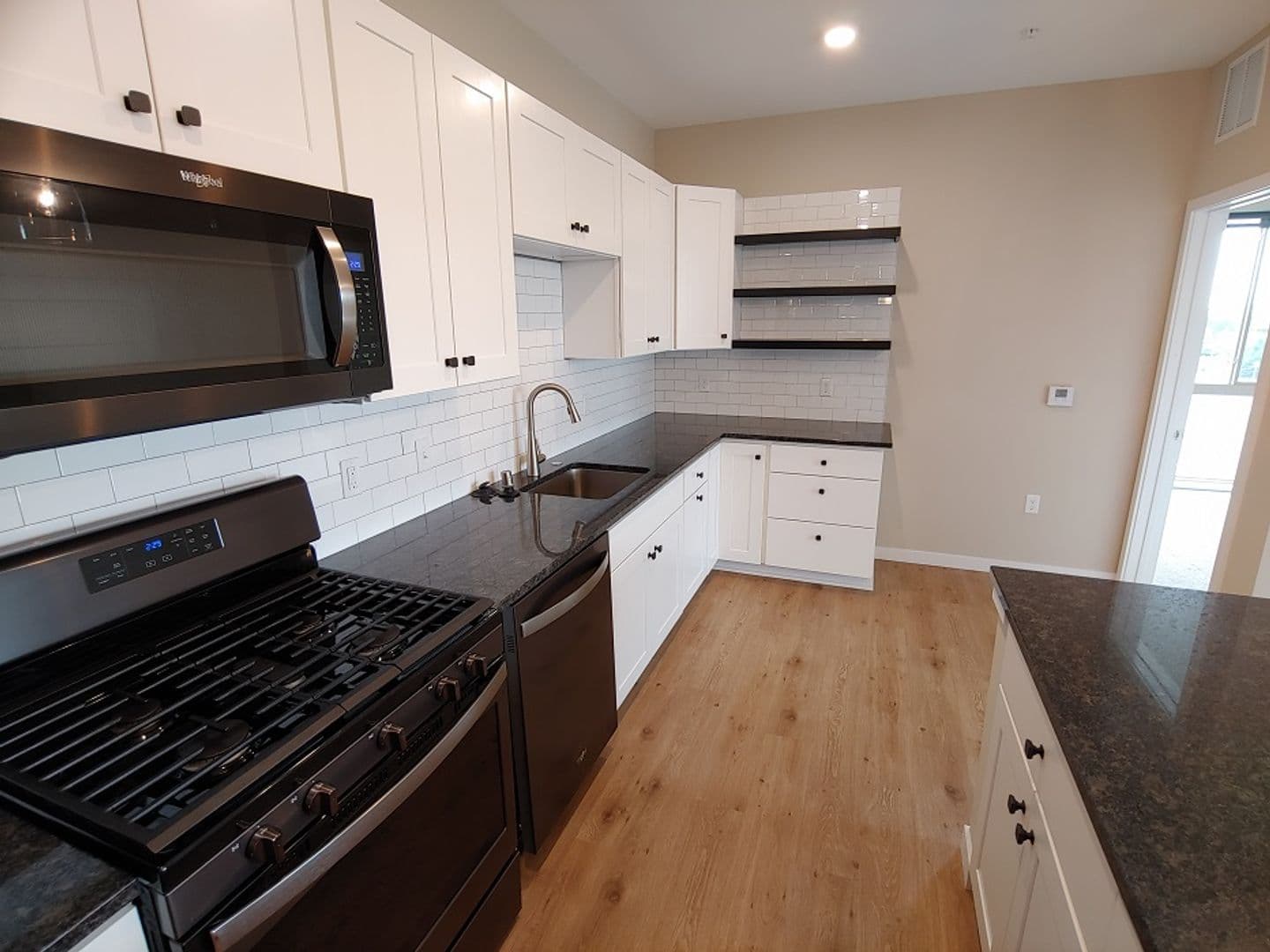 Madison Apartment: 550 Junction Rd