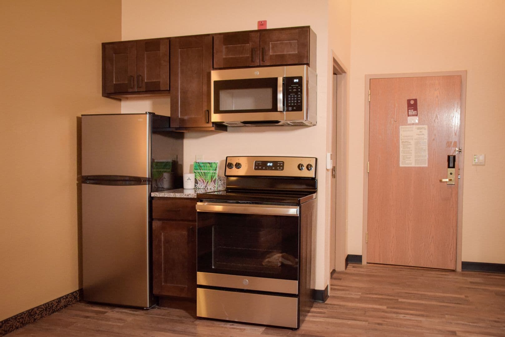 Rothschild Apartment: 805 Creske Ave