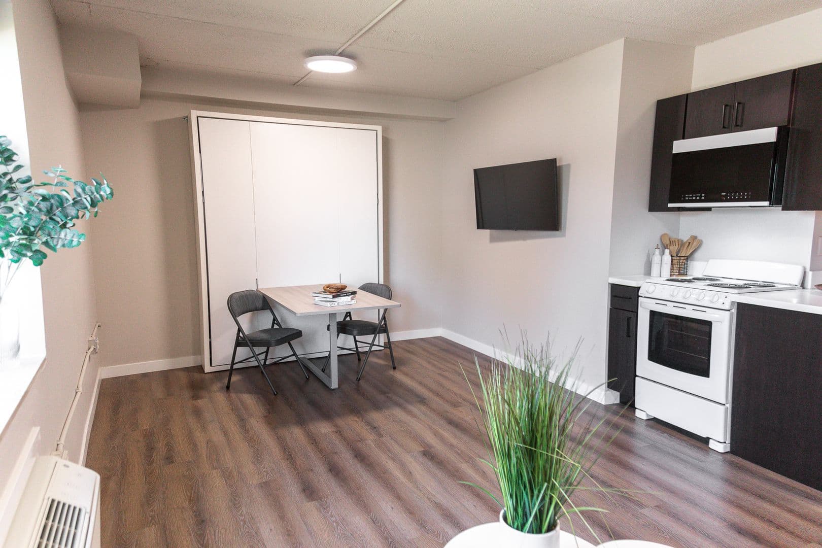 Neenah Apartment: 125 Byrd Ave