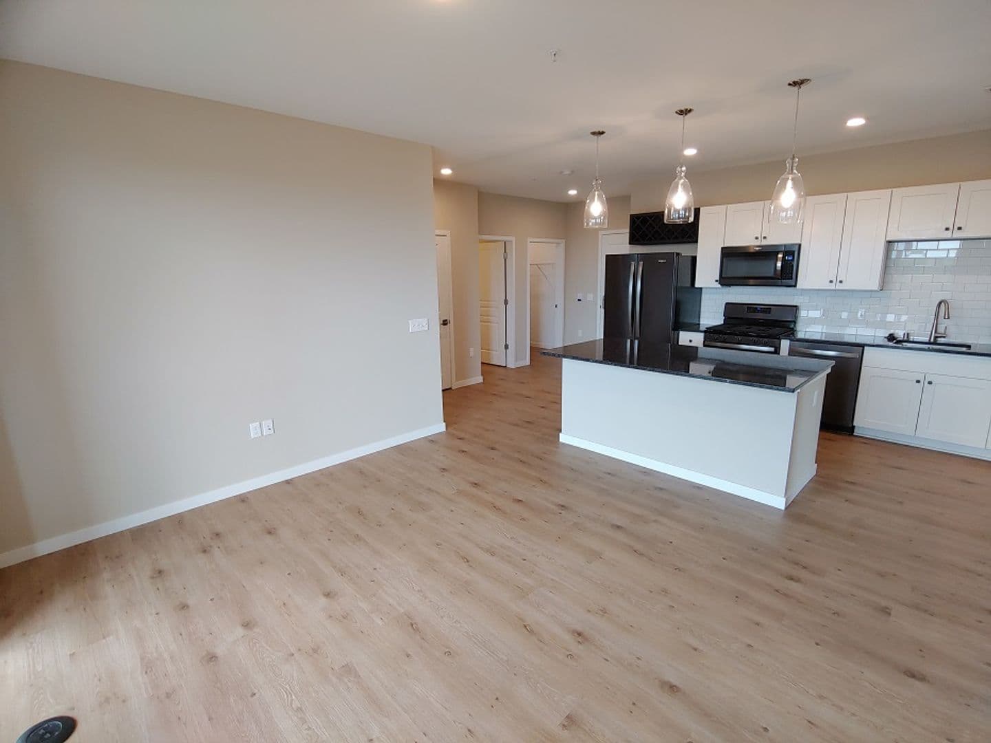 Madison Apartment: 550 Junction Rd
