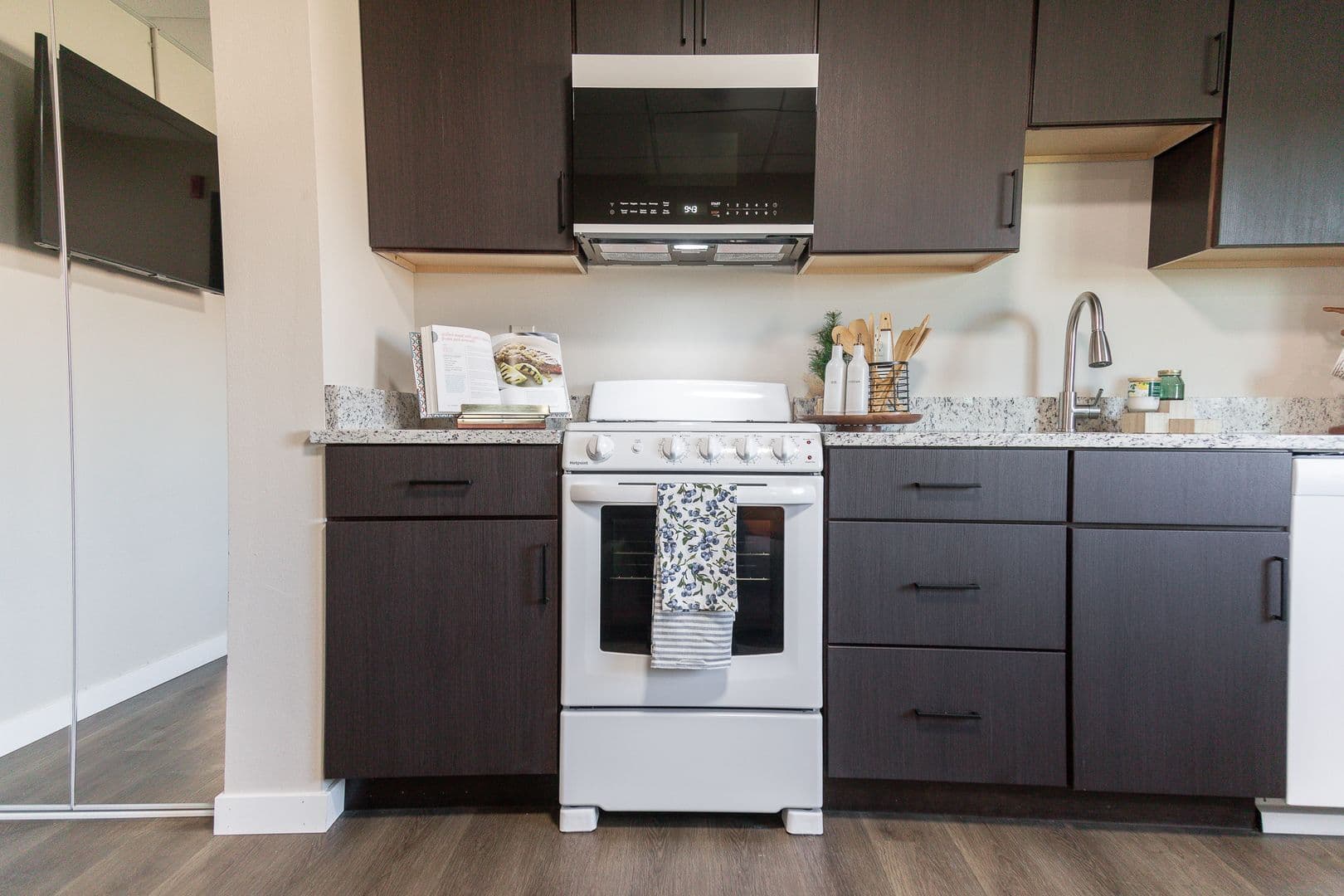 Chilton Apartment: 810 Memorial Drive