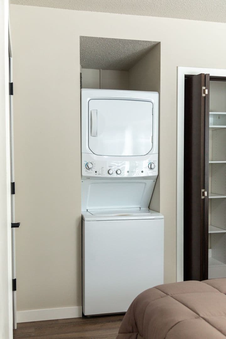 Neenah Apartment: 125 Byrd Ave