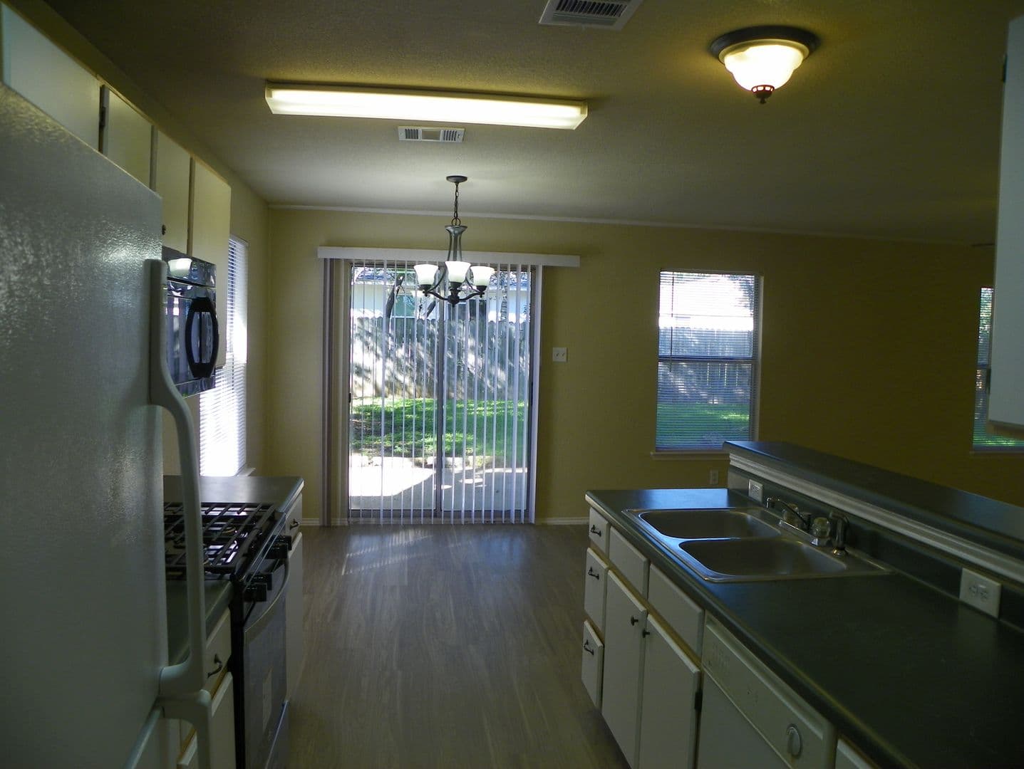 Cedar Park House: 2007 Coachlamp Drive