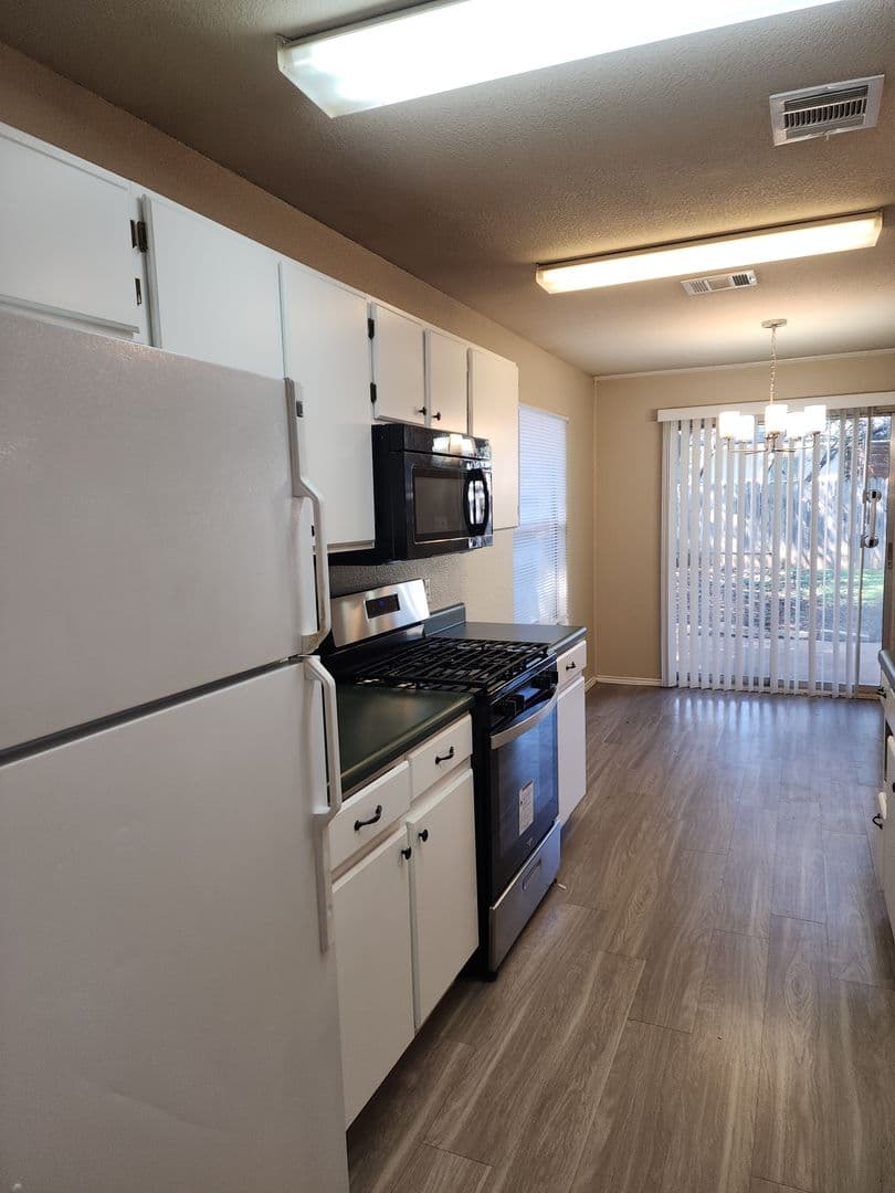 Cedar Park House: 2007 Coachlamp Drive