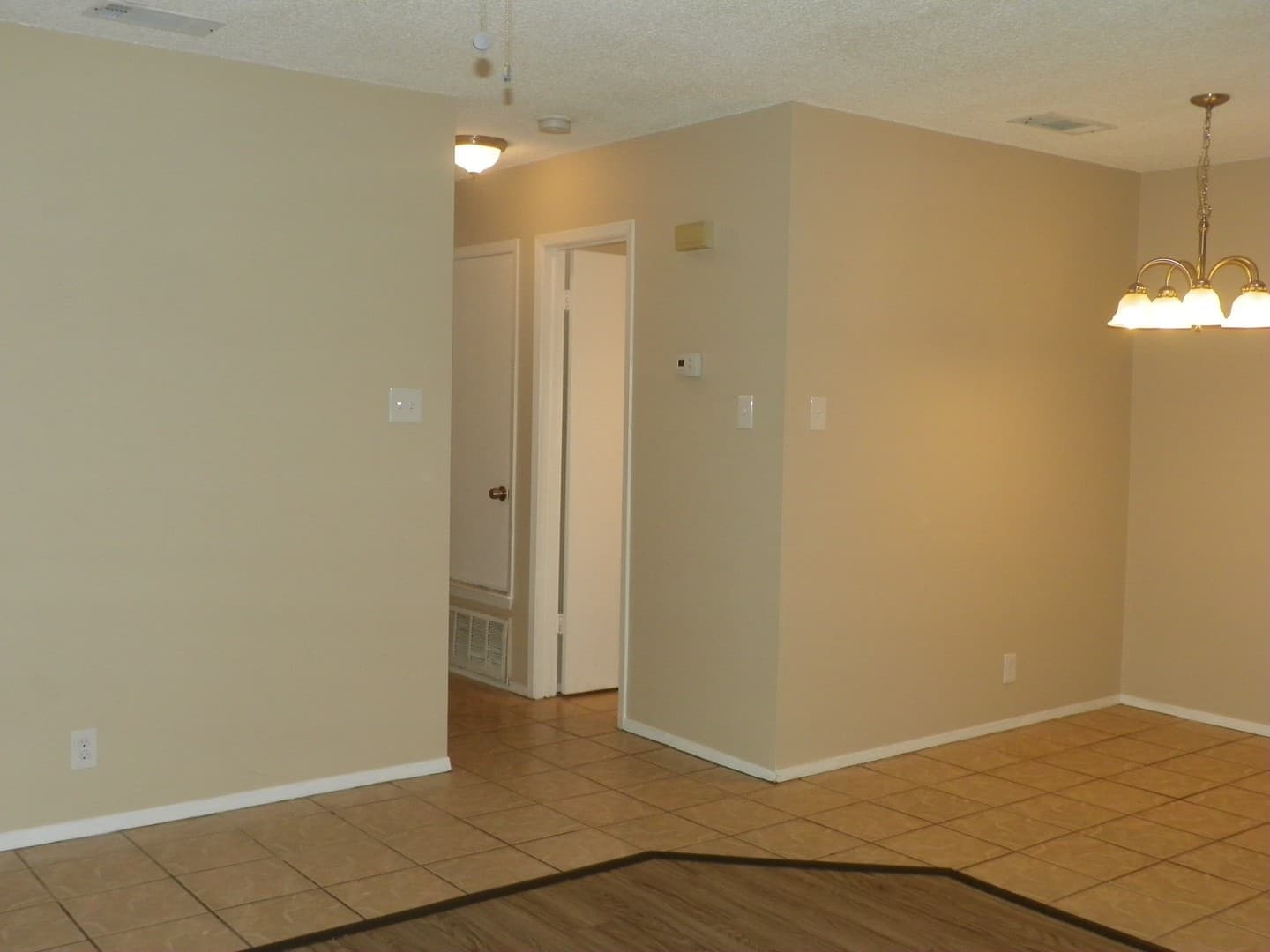 Round Rock Apartment: 410.412 Cypress Lane