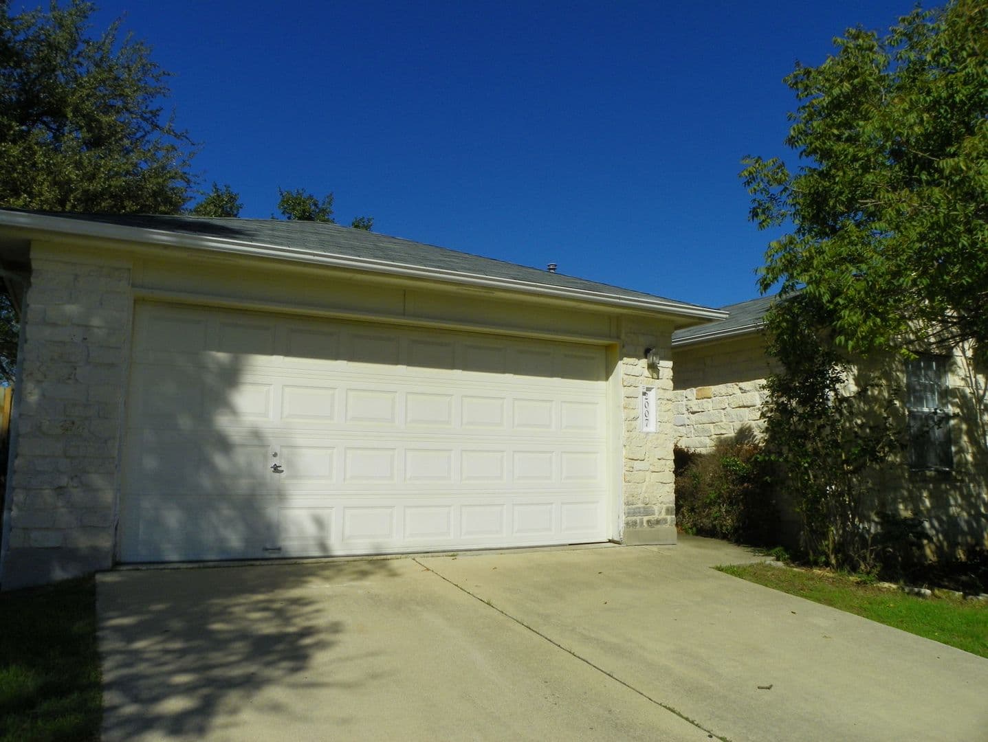 Cedar Park House: 2007 Coachlamp Drive
