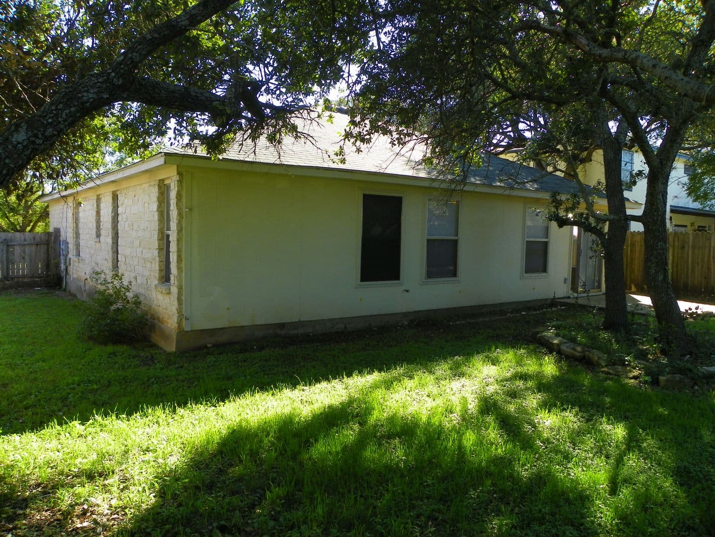 Cedar Park House: 2007 Coachlamp Drive
