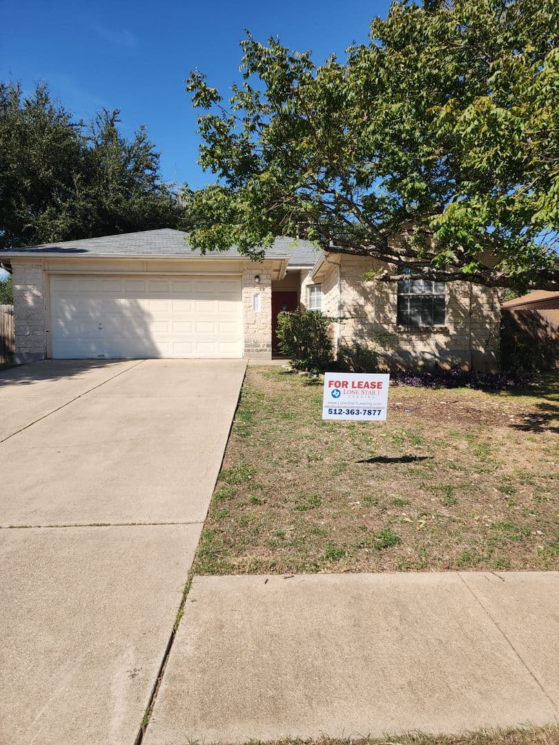 Cedar Park House: 2007 Coachlamp Drive