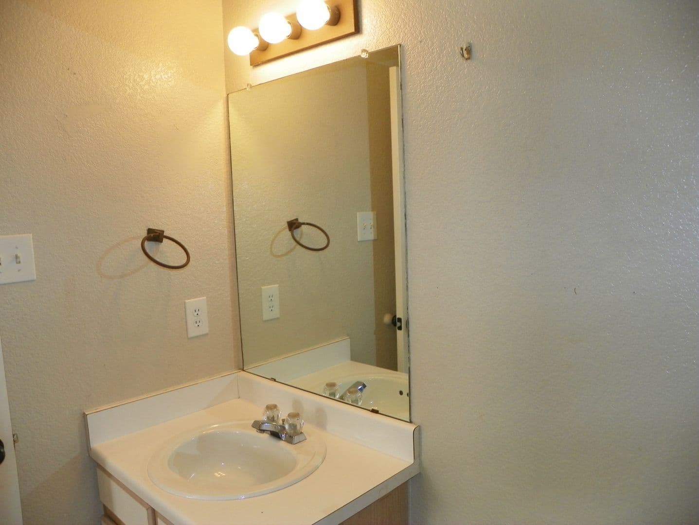 Cedar Park House: 2007 Coachlamp Drive