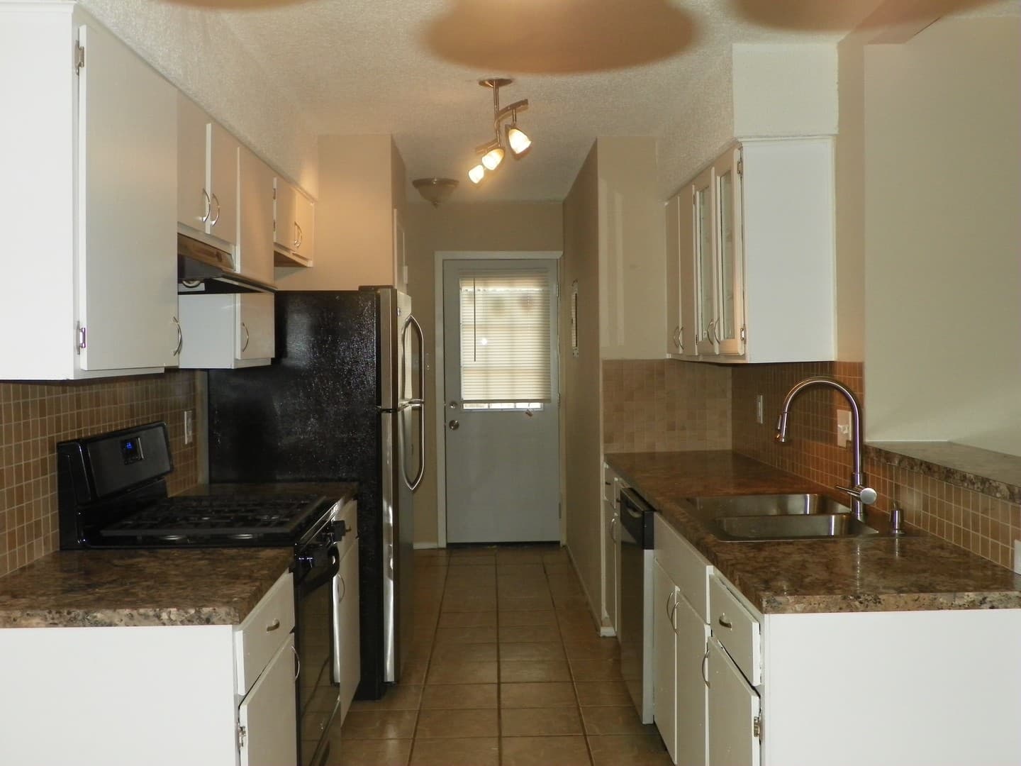 Round Rock Apartment: 410.412 Cypress Lane