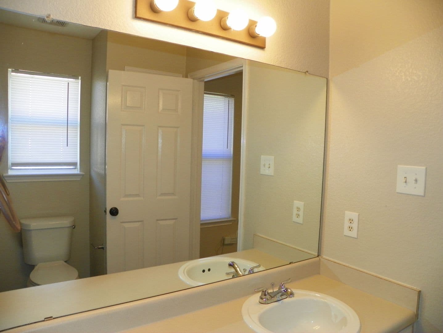 Cedar Park House: 2007 Coachlamp Drive
