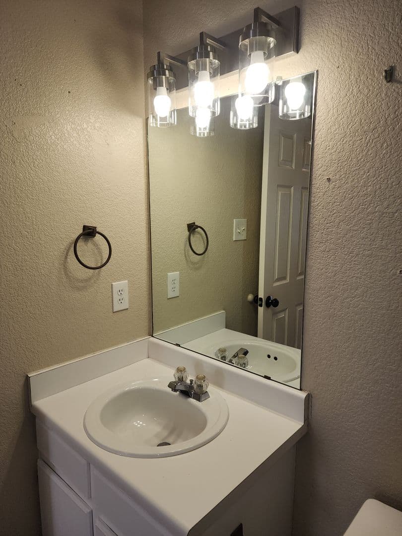 Cedar Park House: 2007 Coachlamp Drive