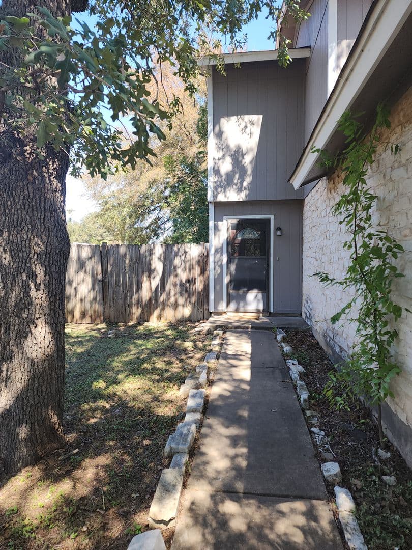 Round Rock Apartment: 2312/2314 Whitlow Cv.