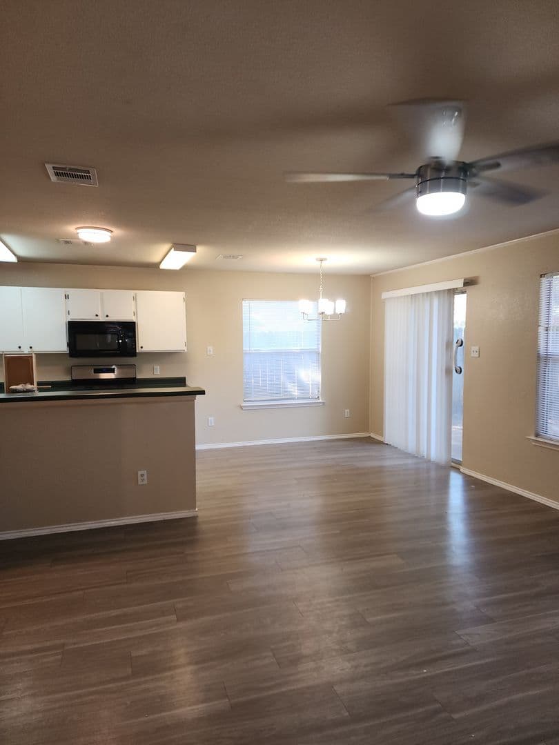 Cedar Park House: 2007 Coachlamp Drive