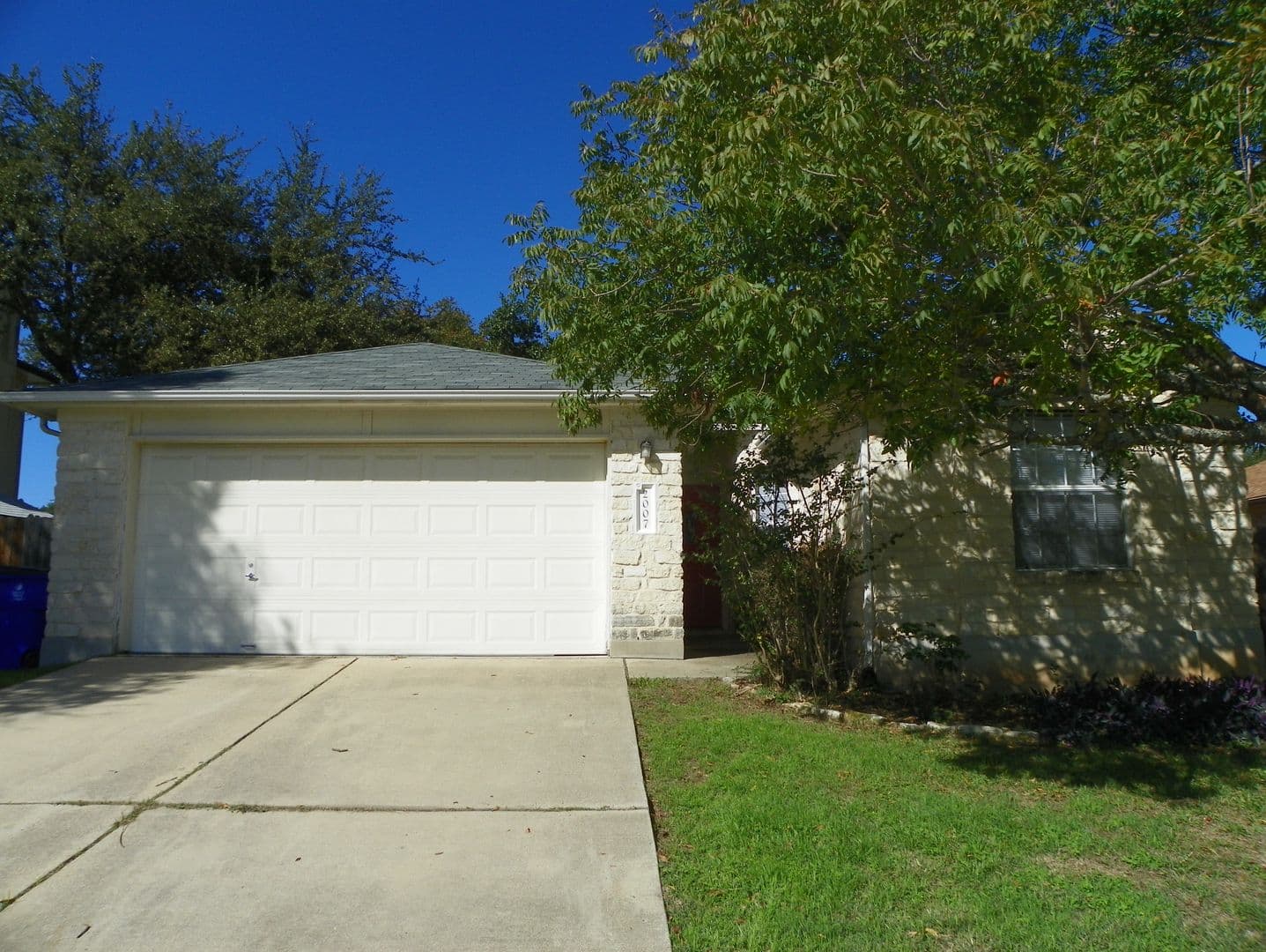 Cedar Park House: 2007 Coachlamp Drive