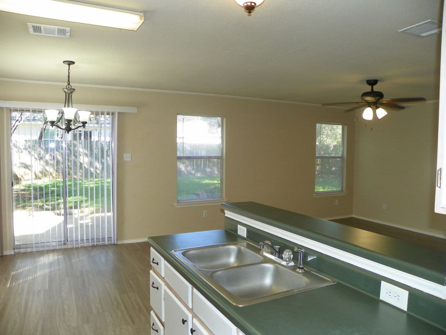 Cedar Park House: 2007 Coachlamp Drive