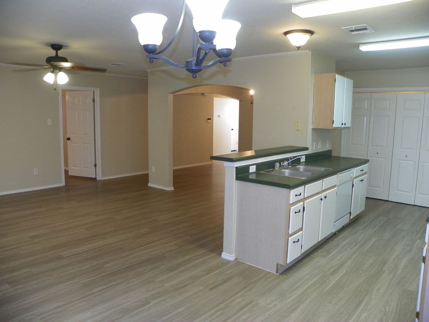 Cedar Park House: 2007 Coachlamp Drive