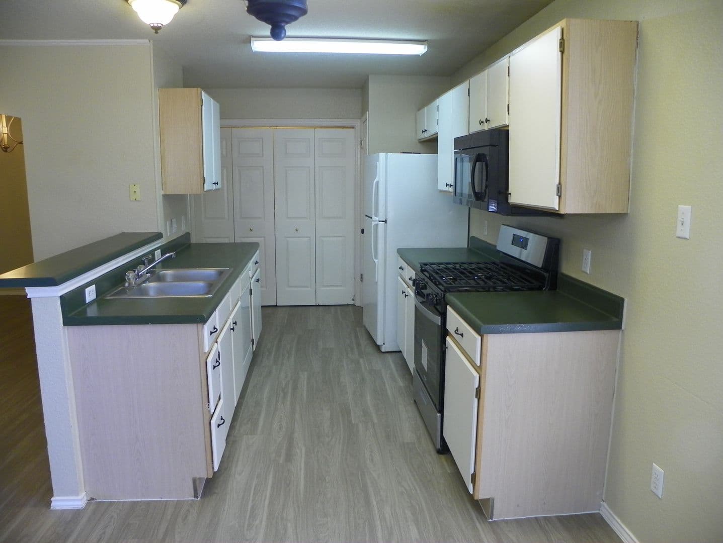 Cedar Park House: 2007 Coachlamp Drive