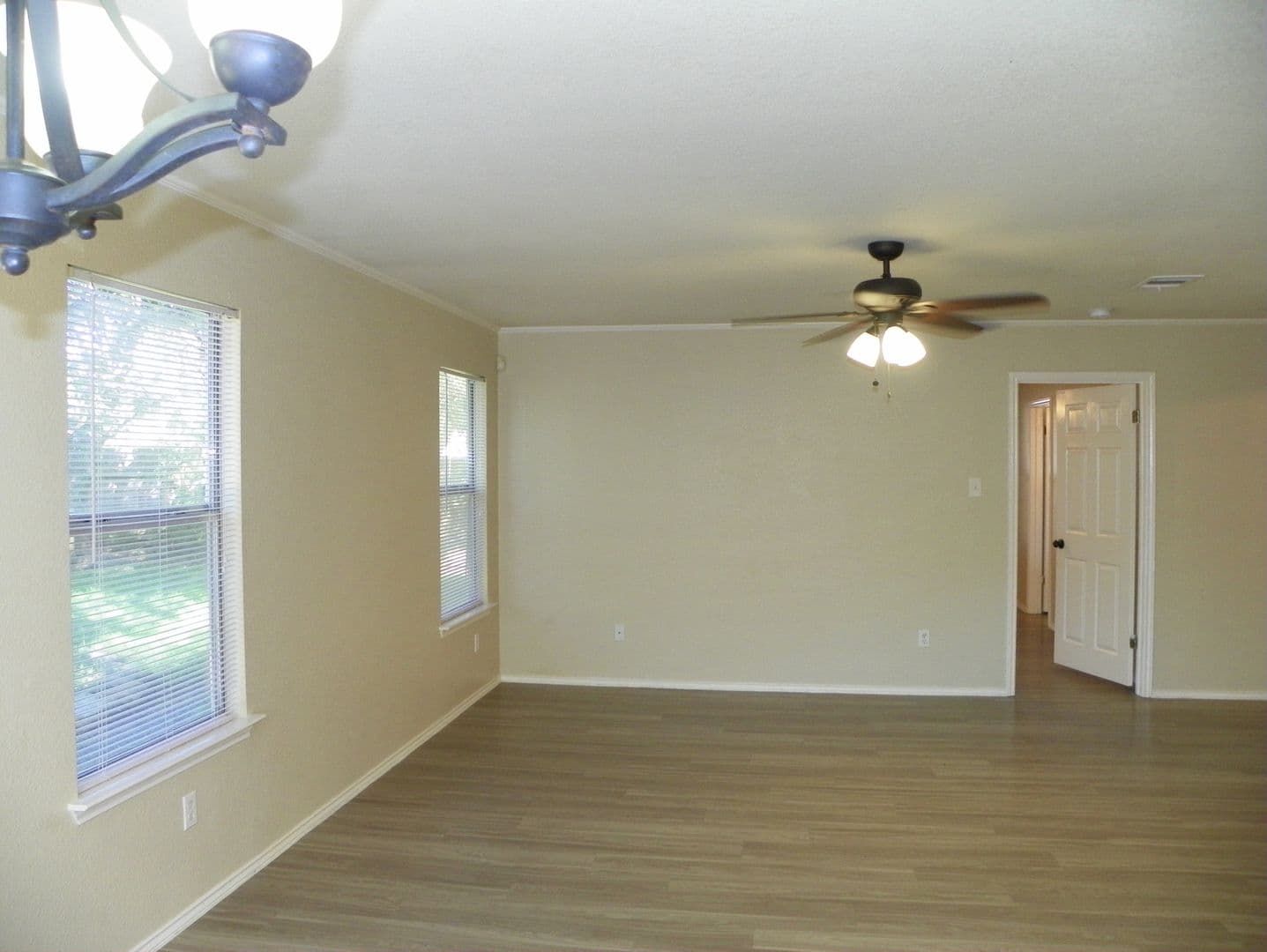 Cedar Park House: 2007 Coachlamp Drive
