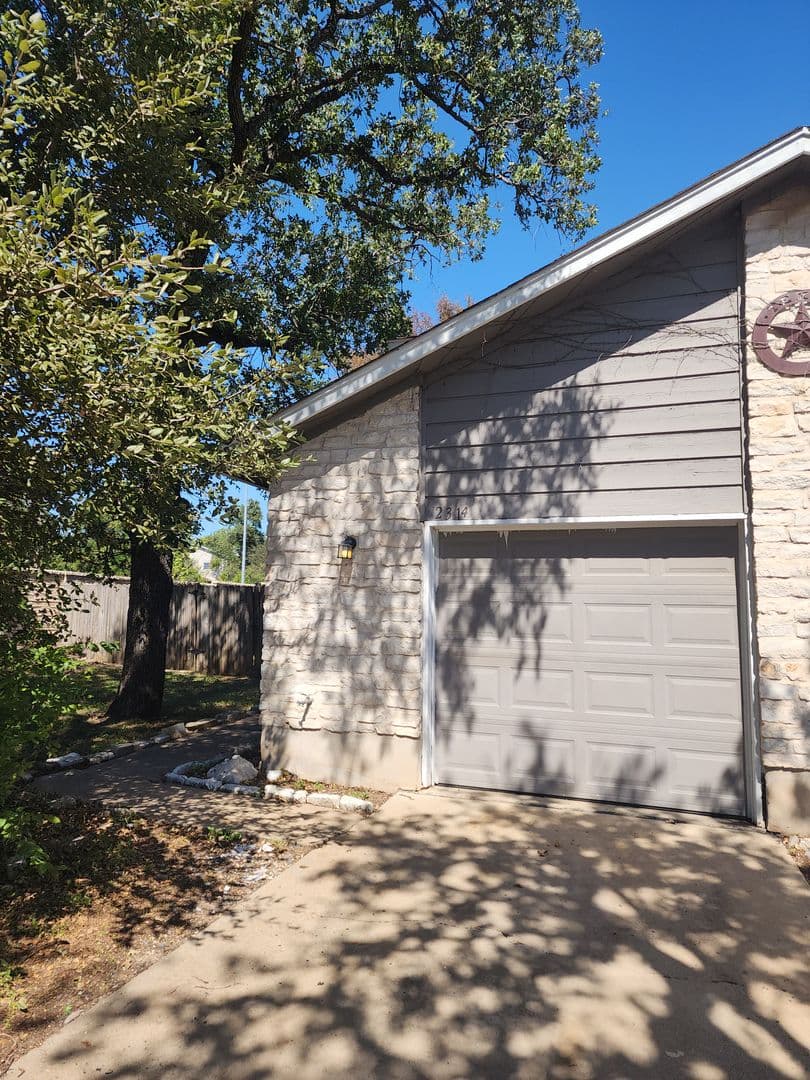Round Rock Apartment: 2312/2314 Whitlow Cv.