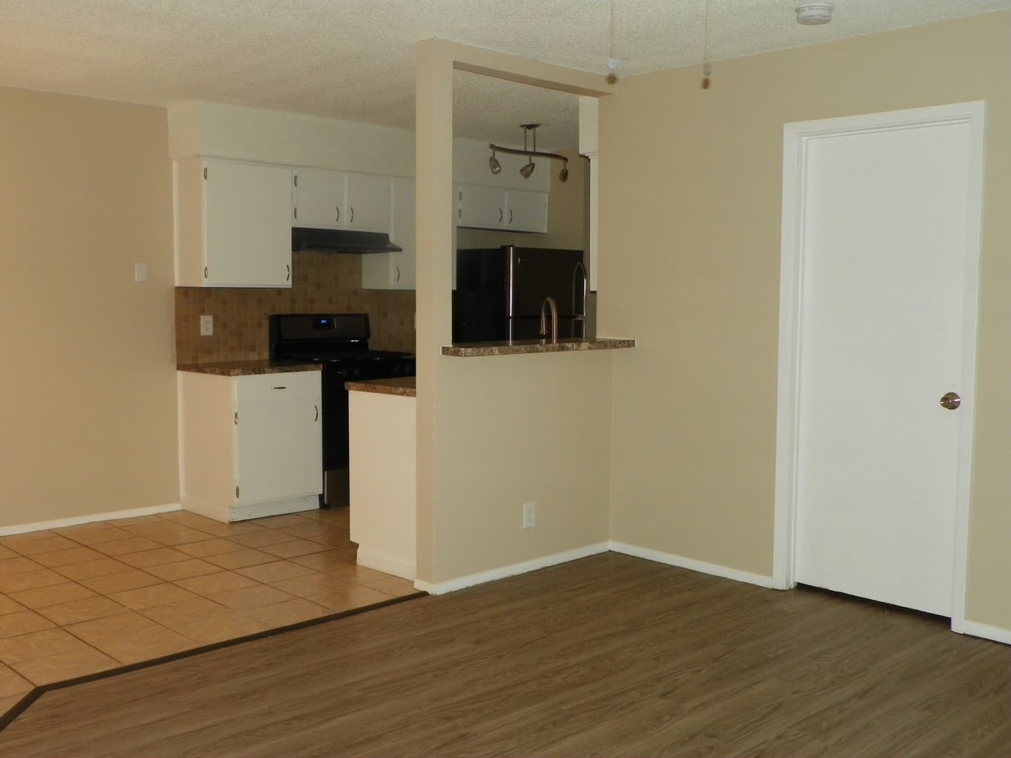 Round Rock Apartment: 410.412 Cypress Lane