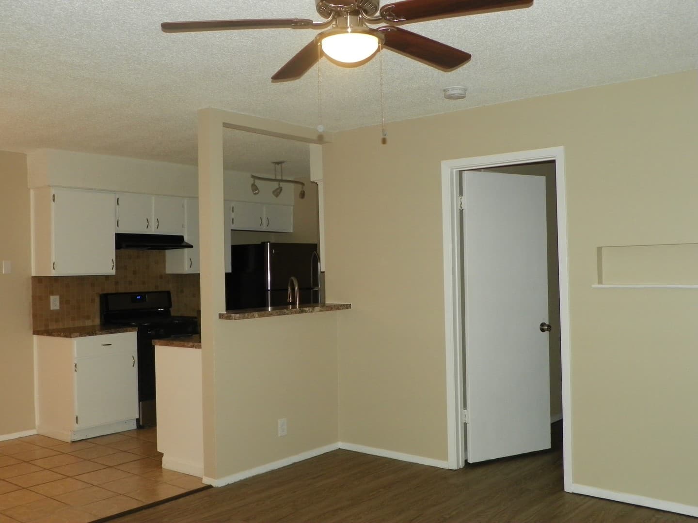 Round Rock Apartment: 410.412 Cypress Lane
