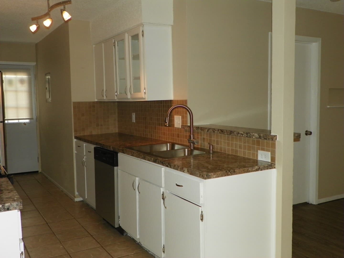 Round Rock Apartment: 410.412 Cypress Lane