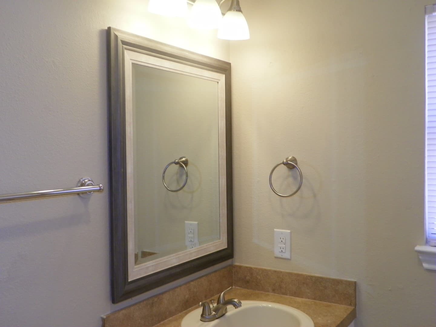 Round Rock Apartment: 410.412 Cypress Lane