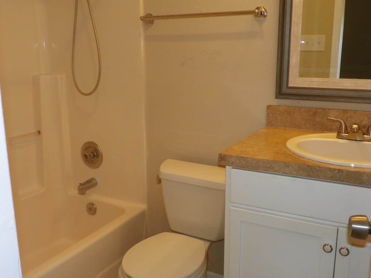 Round Rock Apartment: 410.412 Cypress Lane