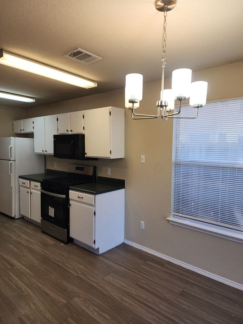 Cedar Park House: 2007 Coachlamp Drive