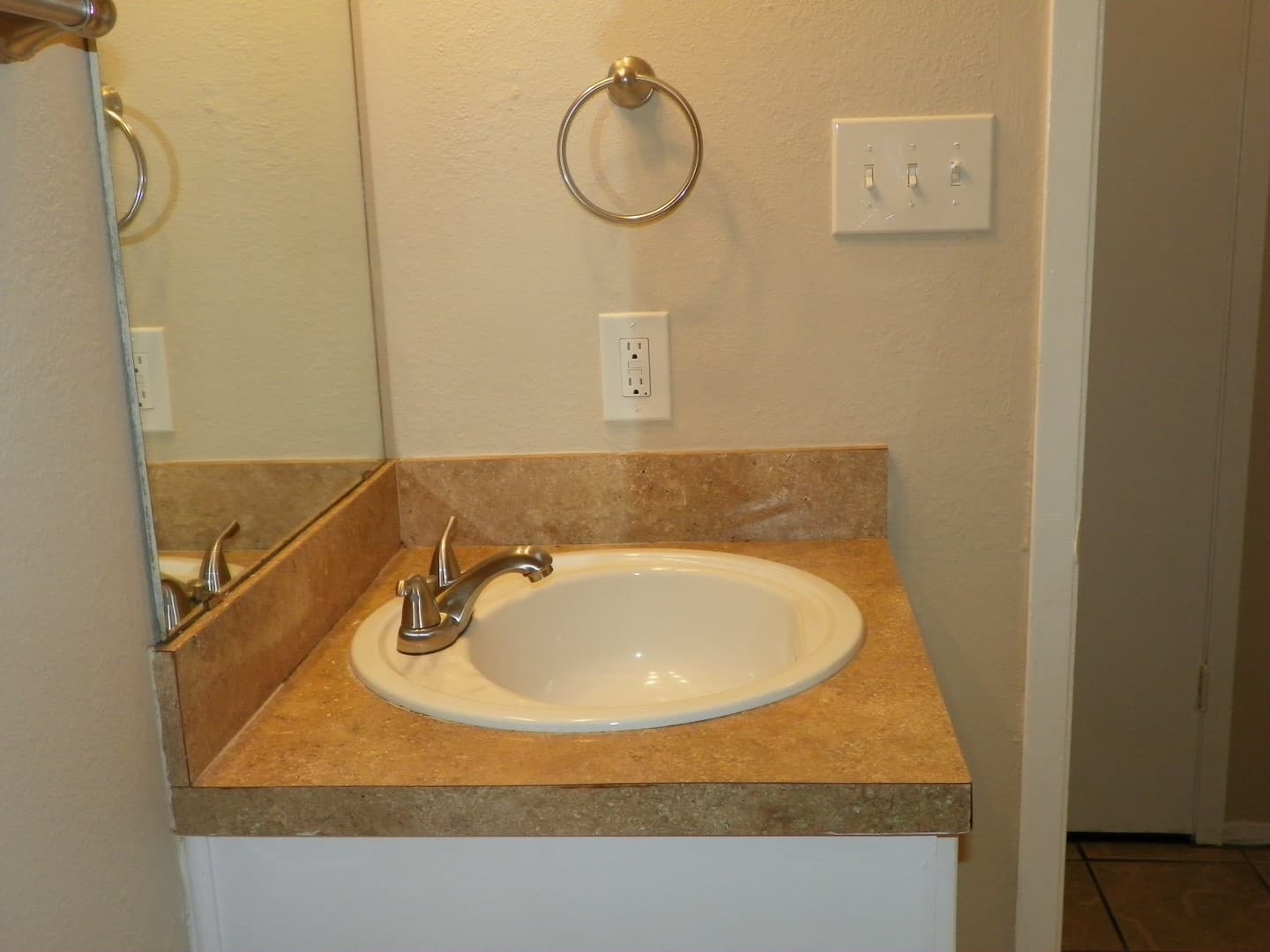 Round Rock Apartment: 410.412 Cypress Lane