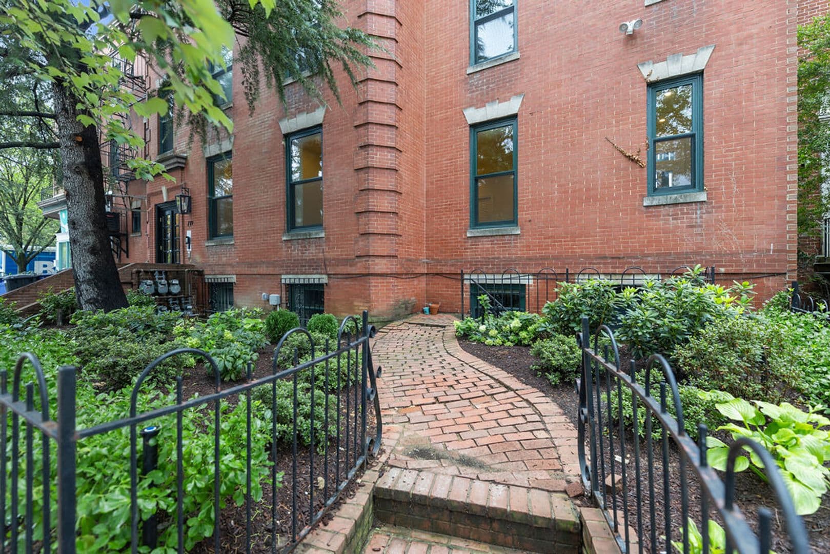 Washington Apartment: 719 G Street, SE