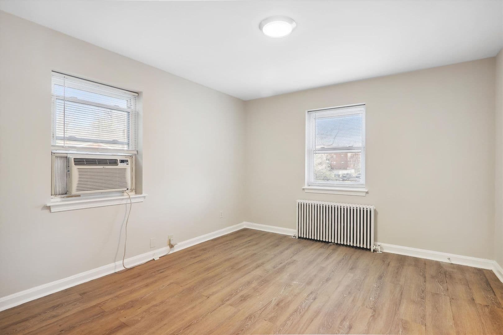 Takoma Park Apartment: 8505 Flower Ave